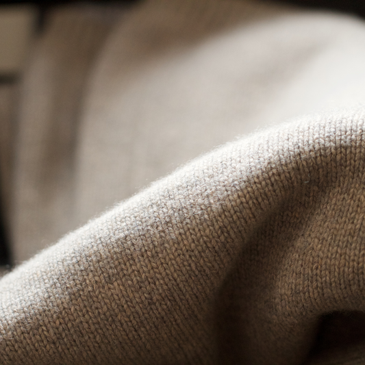 Il Cashmere: Il Re dei Tessuti nell’Arte Sartoriale